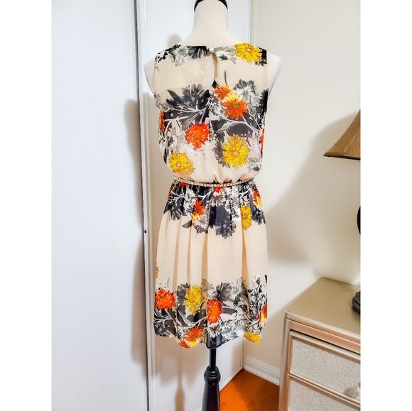 Dress - Picture 4 of 6